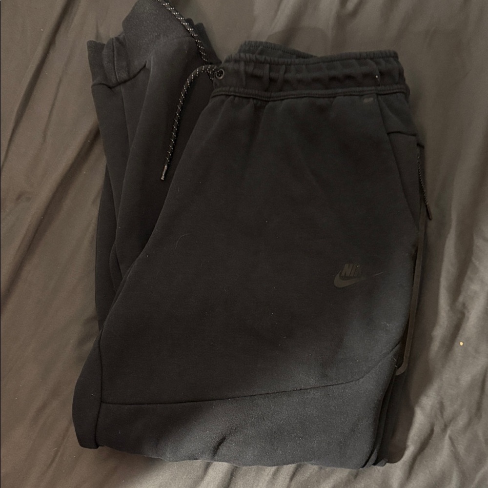 Black Nike tech sweatpants